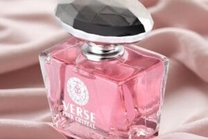 Read more about the article العطر الذي خبّأته في وشاحها